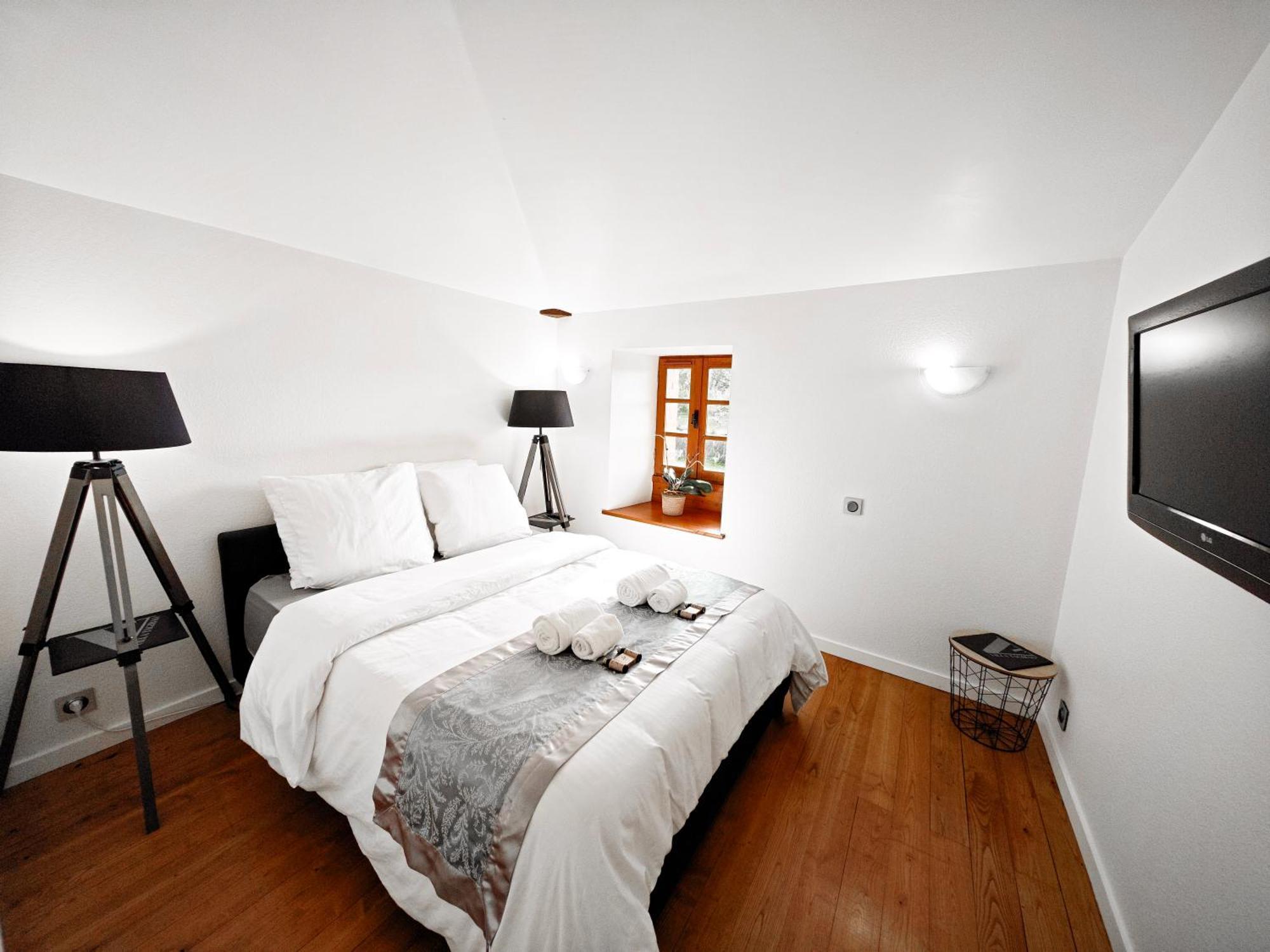 Villa Tagibao Avec Piscine Chauffee Et Spa Lesterps Zewnętrze zdjęcie