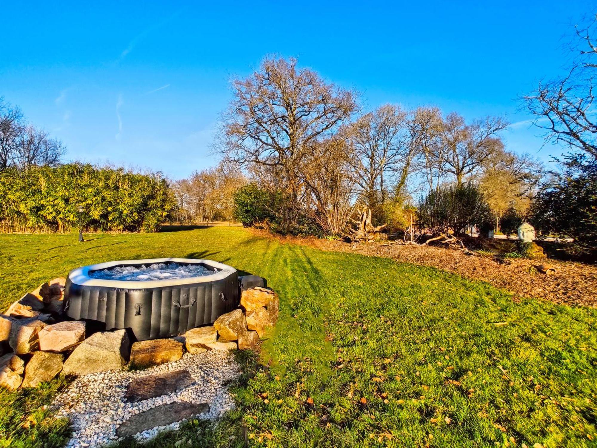 Villa Tagibao Avec Piscine Chauffee Et Spa Lesterps Zewnętrze zdjęcie