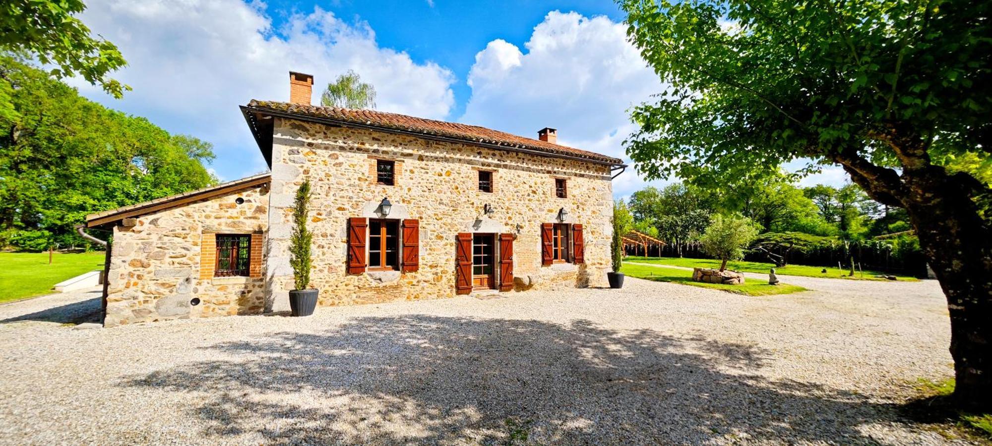 Villa Tagibao Avec Piscine Chauffee Et Spa Lesterps Zewnętrze zdjęcie