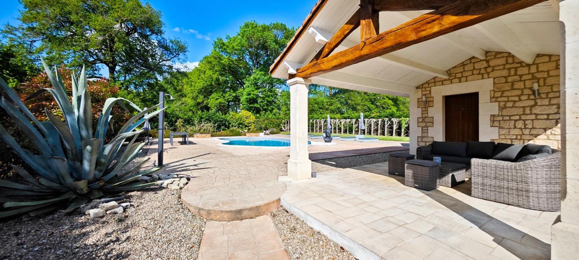 Villa Tagibao Avec Piscine Chauffee Et Spa Lesterps Zewnętrze zdjęcie