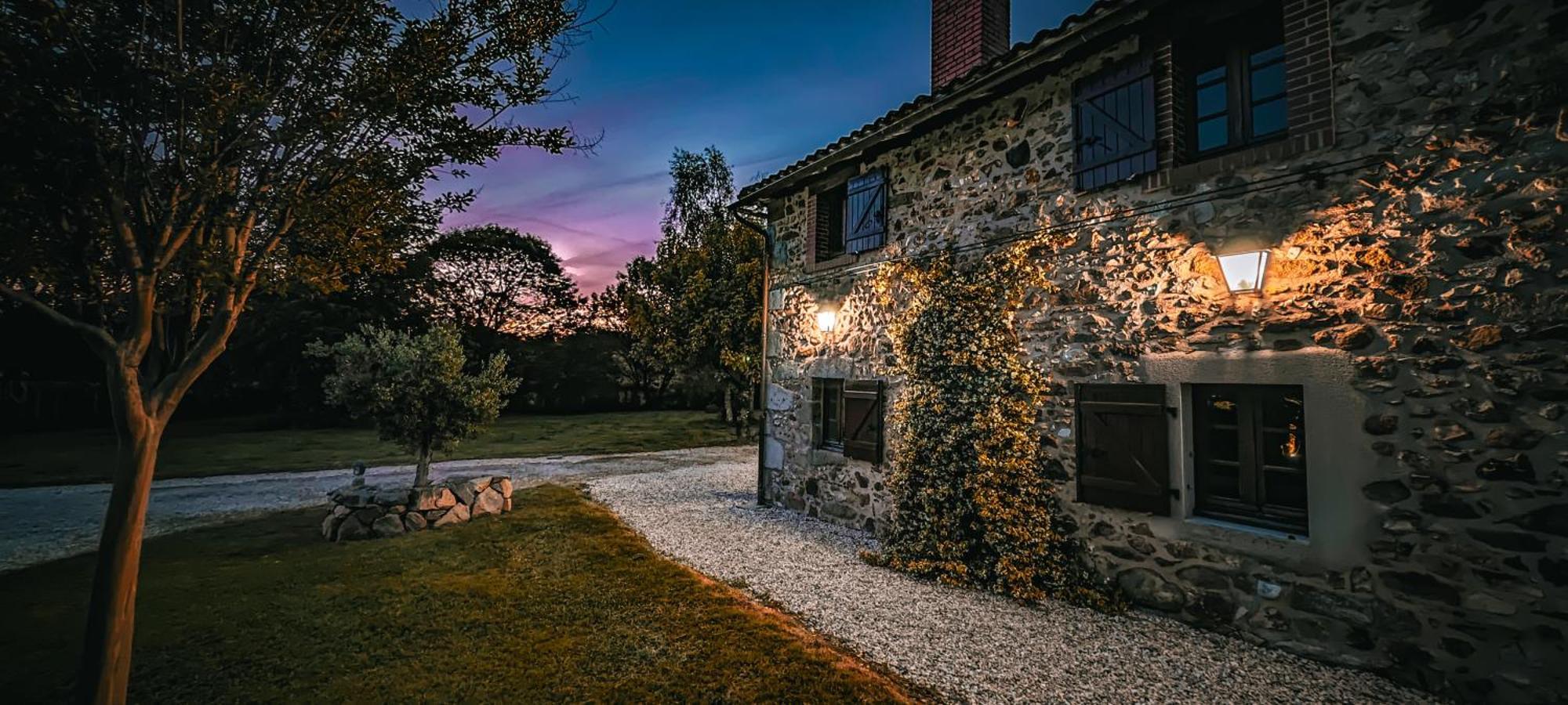Villa Tagibao Avec Piscine Chauffee Et Spa Lesterps Zewnętrze zdjęcie